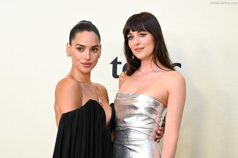 Dakota Johnson photo 15 of 1132