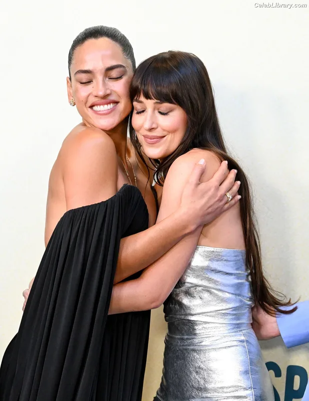 Dakota Johnson photo 16 of 1132