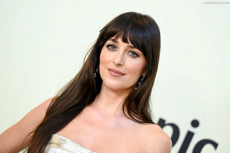 Dakota Johnson photo 18 of 1132