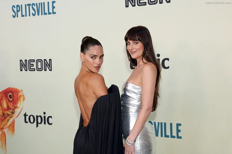 Dakota Johnson photo 5 of 1132