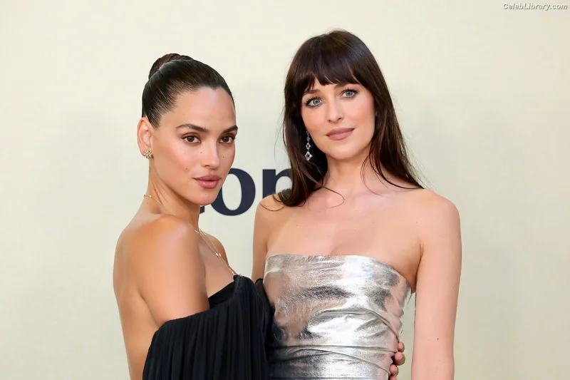 Dakota Johnson photo 7 of 1132