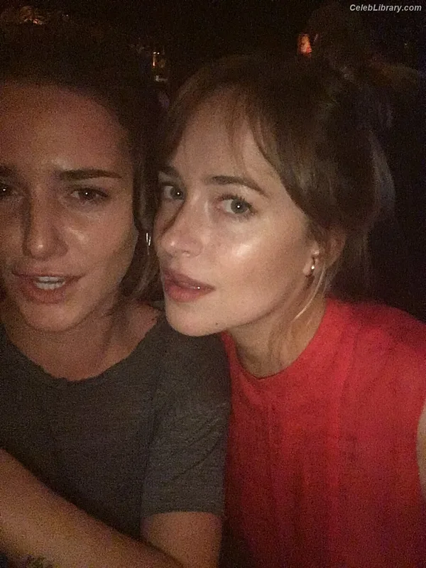 Dakota Johnson photo 23 of 1132