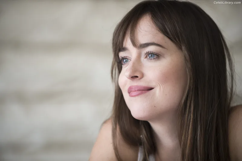 Dakota Johnson photo 5 of 1132