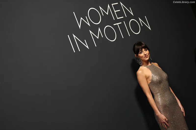 Dakota Johnson photo 8 of 1132