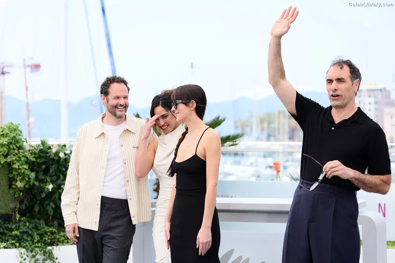 Dakota Johnson photo 8 of 1132