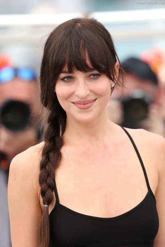 Dakota Johnson photo 13 of 1132
