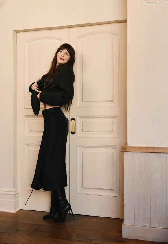 Dakota Johnson photo 23 of 1132