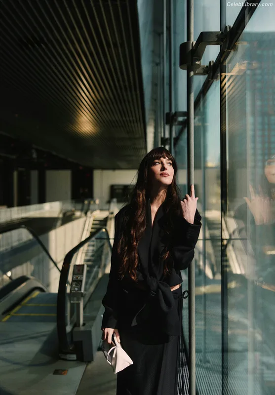 Dakota Johnson photo 24 of 1132