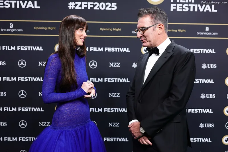 Dakota Johnson photo 9 of 1132