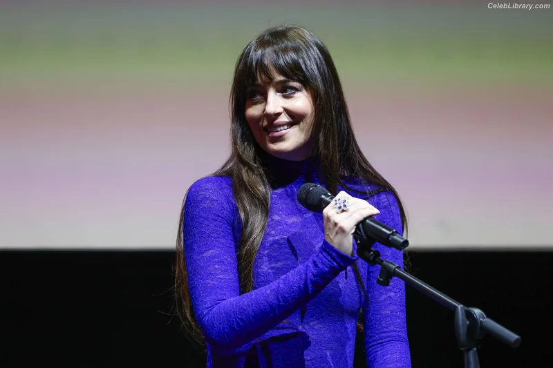 Dakota Johnson photo 17 of 1132