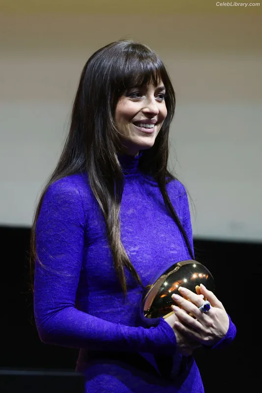 Dakota Johnson photo 18 of 1132