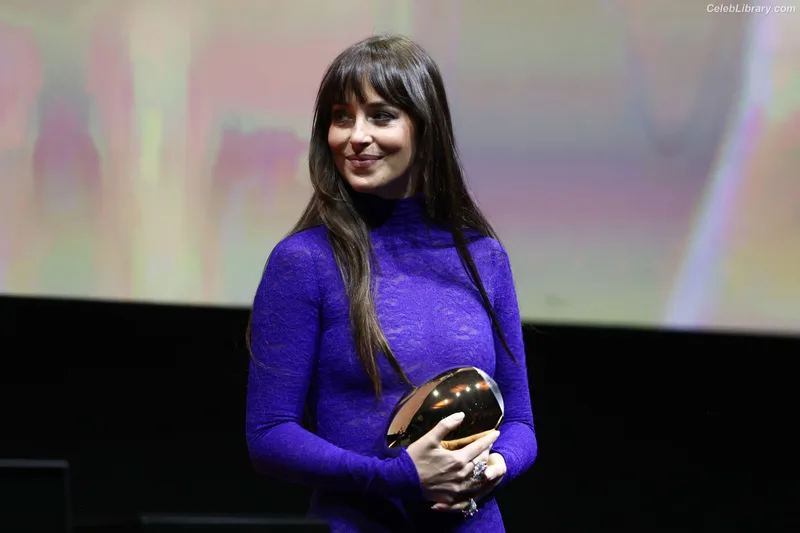 Dakota Johnson photo 20 of 1132