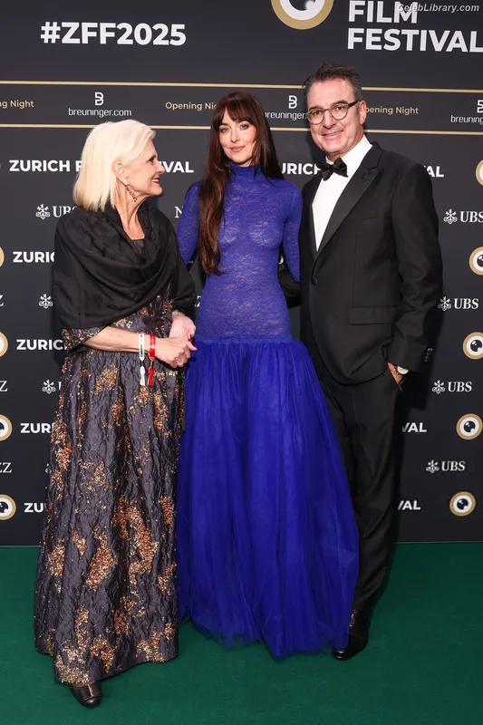 Dakota Johnson photo 21 of 1132