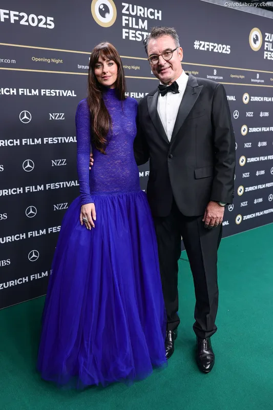 Dakota Johnson photo 5 of 1132