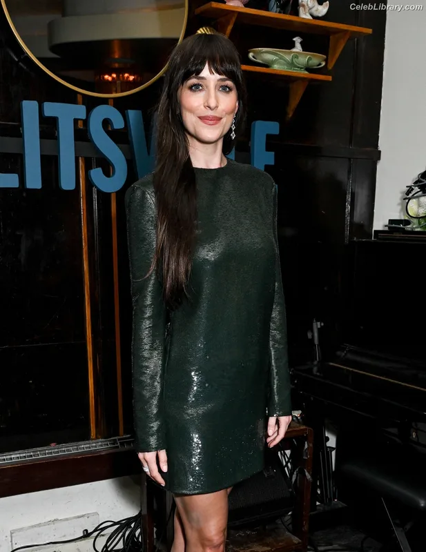 Dakota Johnson photo 23 of 1132
