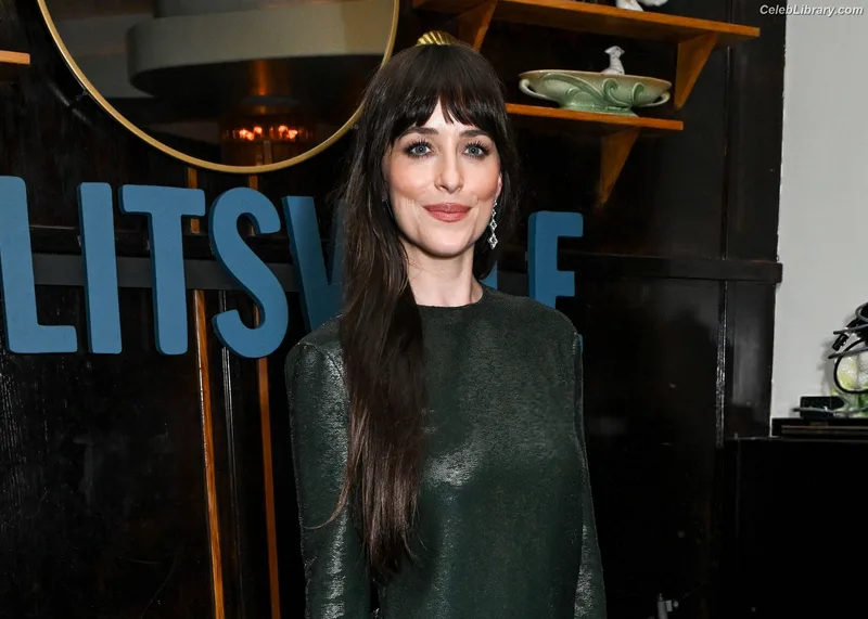 Dakota Johnson photo 24 of 1132