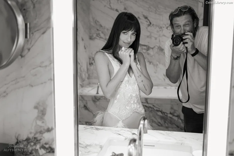 Dakota Johnson photo 2 of 1132