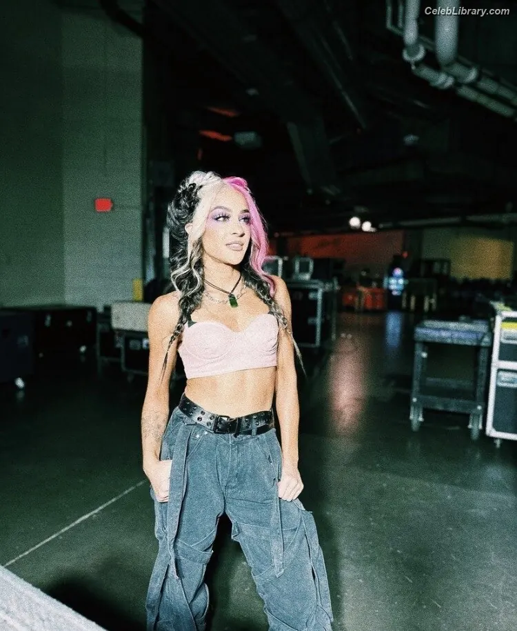 Dakota Kai photo 7 of 601