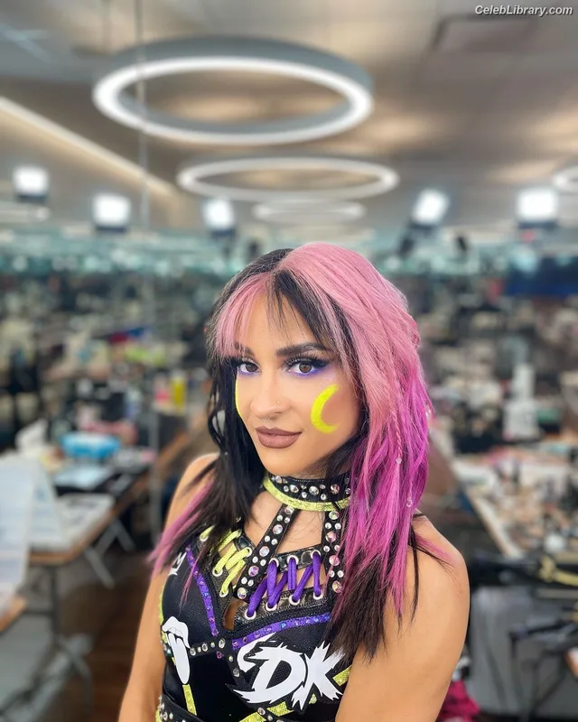 Dakota Kai photo 3 of 602