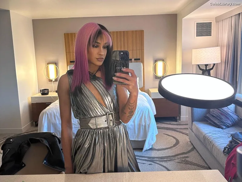 Dakota Kai photo 1 of 602