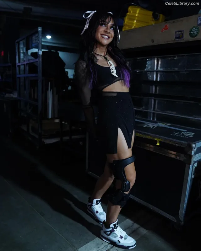 Dakota Kai photo 1 of 602
