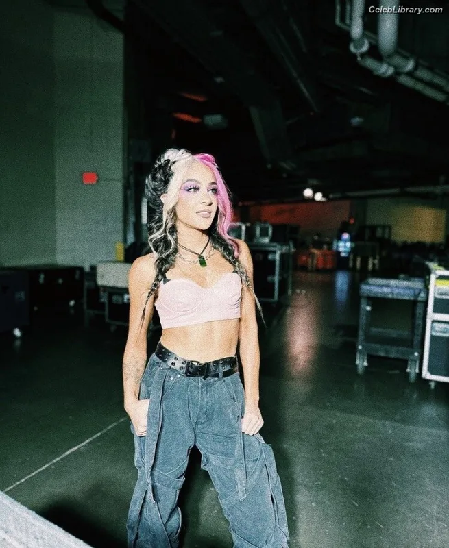 Dakota Kai photo 7 of 602