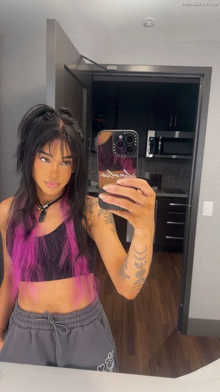Dakota Kai photo 1 of 602