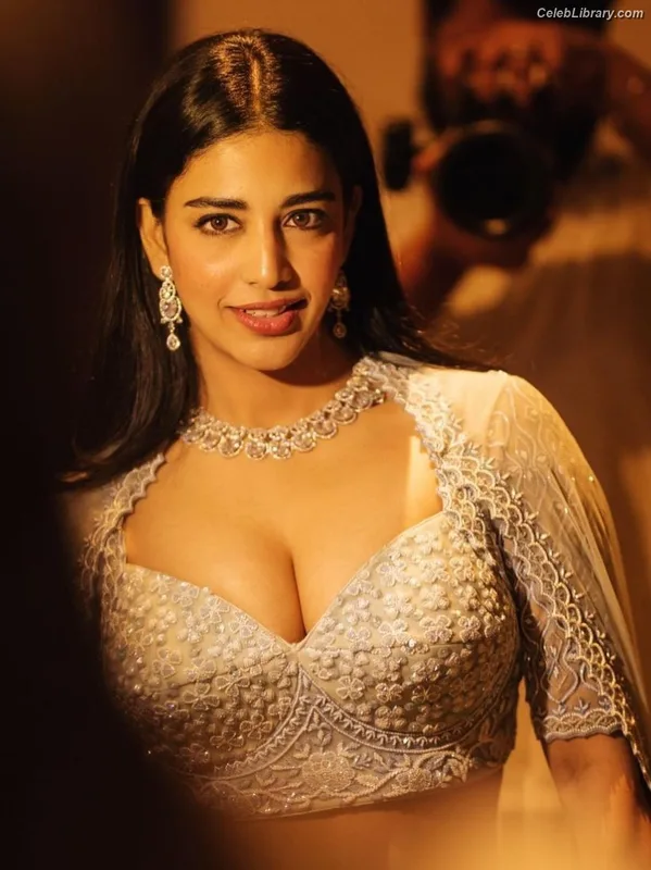 Daksha Nagarkar photo 6 of 72