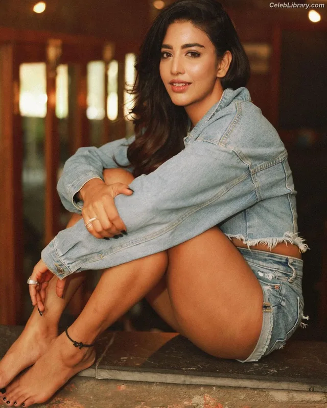 Daksha Nagarkar photo 11 of 72