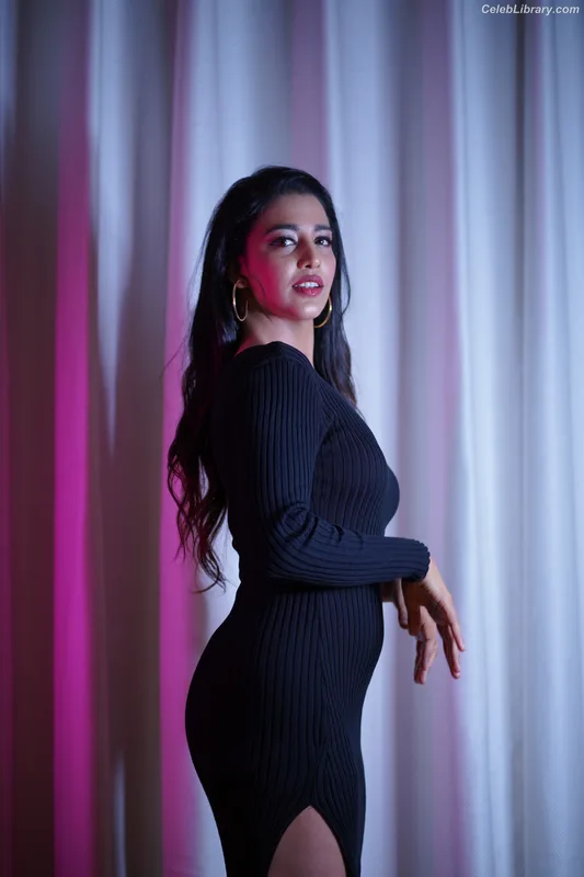Daksha Nagarkar photo 22 of 72