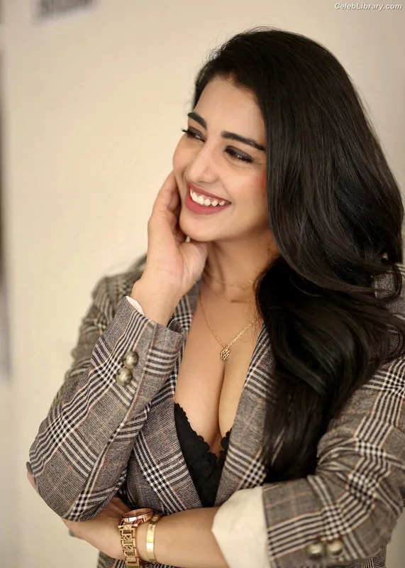 Daksha Nagarkar photo 16 of 72
