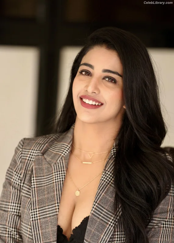Daksha Nagarkar photo 18 of 72