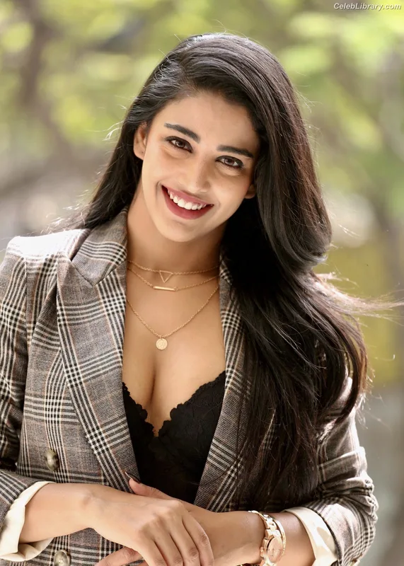 Daksha Nagarkar photo 19 of 72