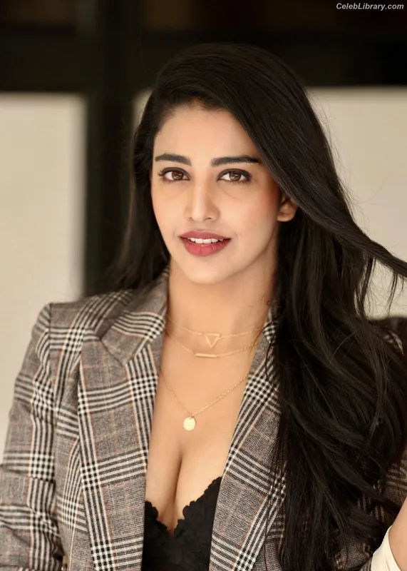 Daksha Nagarkar photo 21 of 72