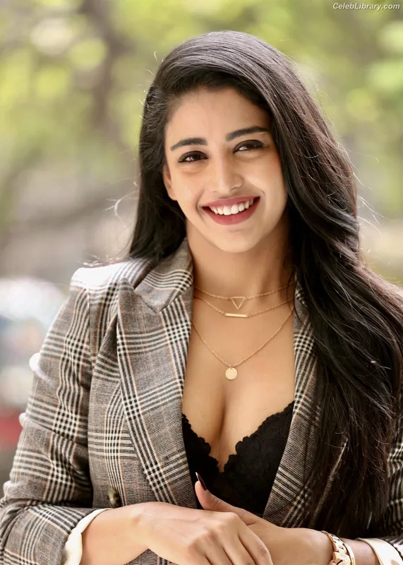 Daksha Nagarkar photo 22 of 72
