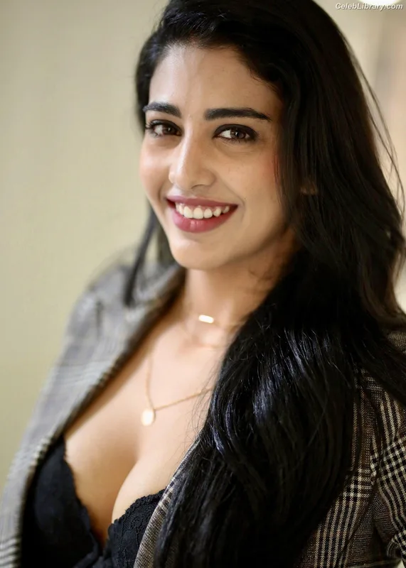 Daksha Nagarkar photo 23 of 72