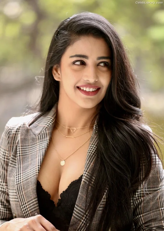 Daksha Nagarkar photo 1 of 72