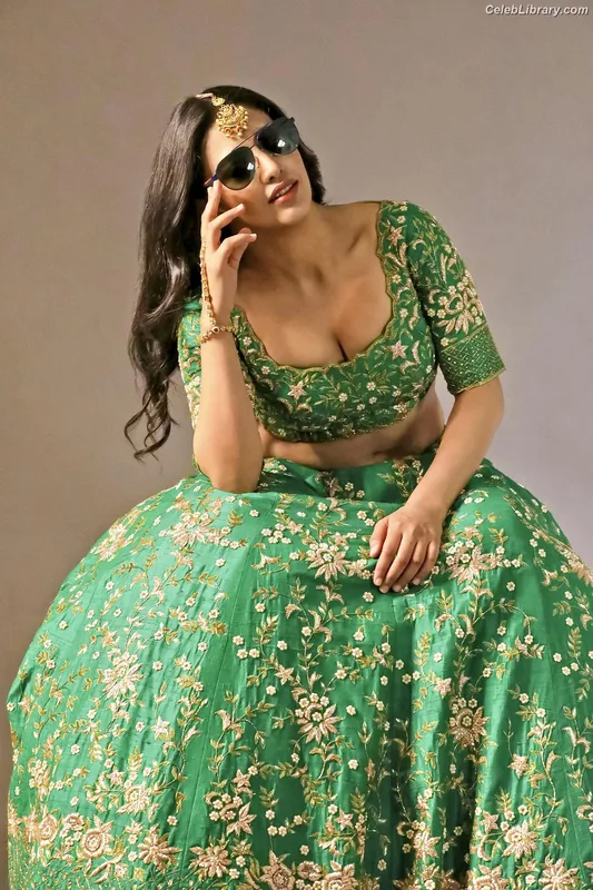 Daksha Nagarkar photo 5 of 72