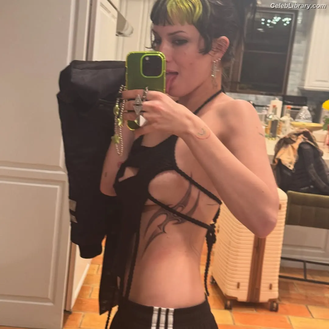 Dani Thorne photo 23 of 910