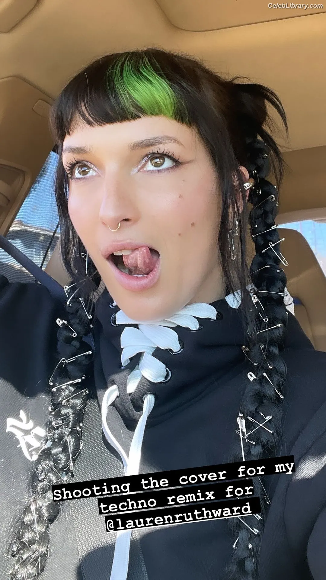 Dani Thorne photo 16 of 910