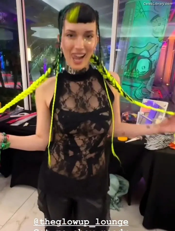 Dani Thorne photo 1 of 910