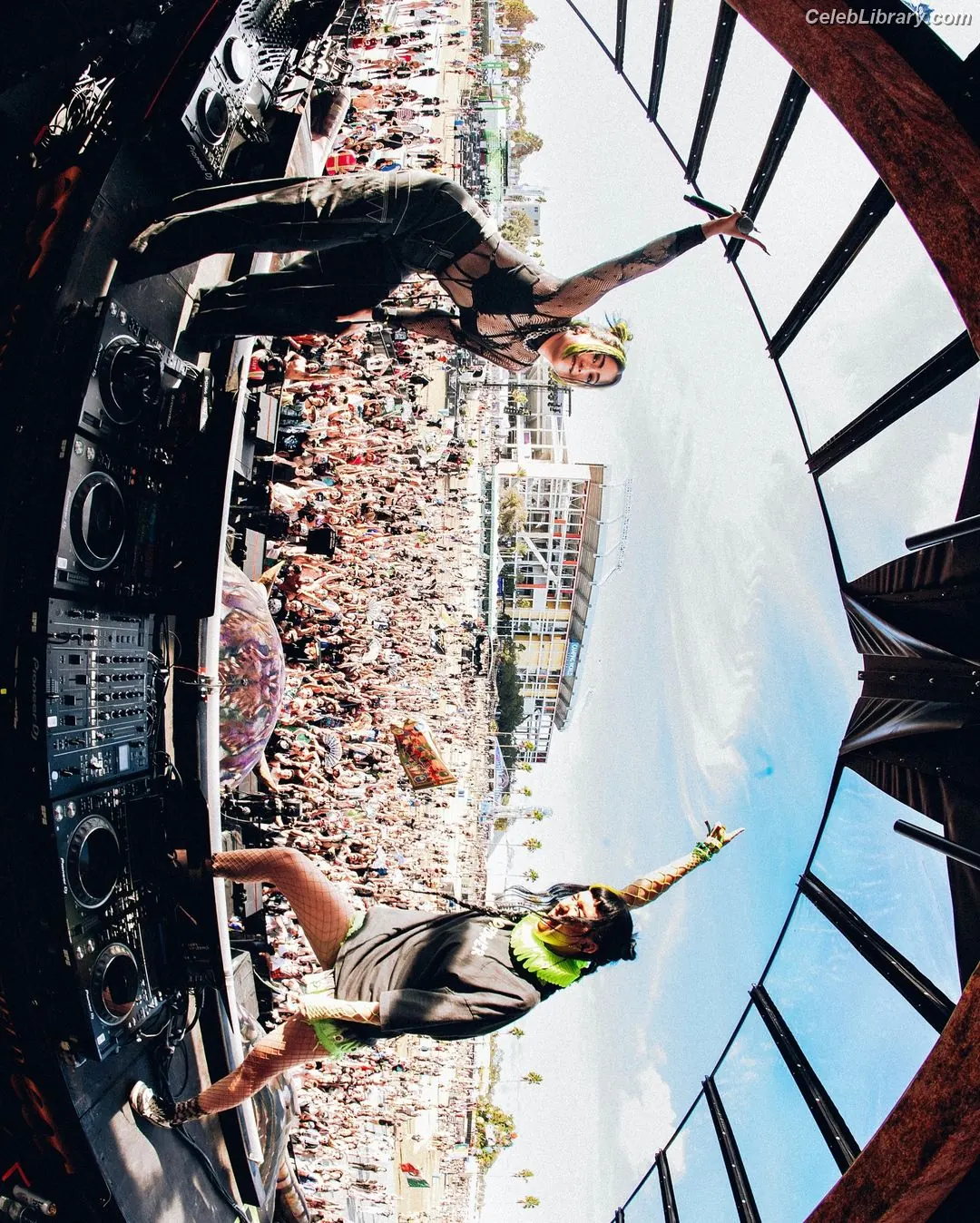 Dani Thorne photo 20 of 910