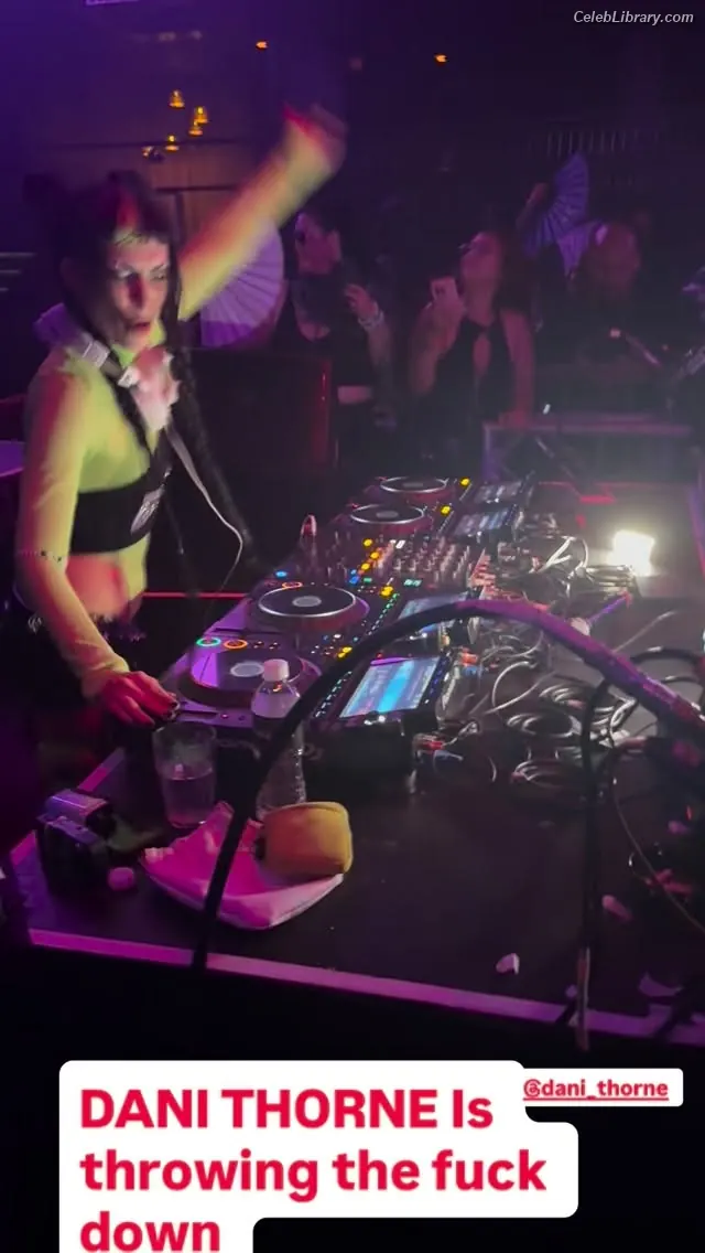 Dani Thorne photo 2 of 910