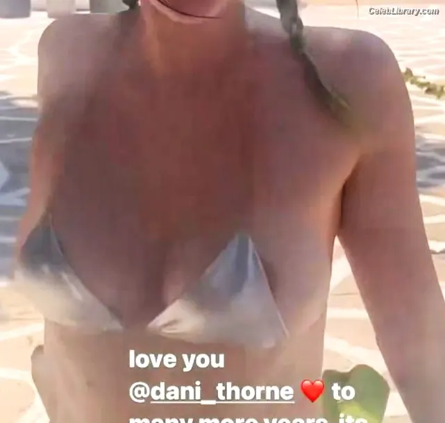 Dani Thorne photo 15 of 910