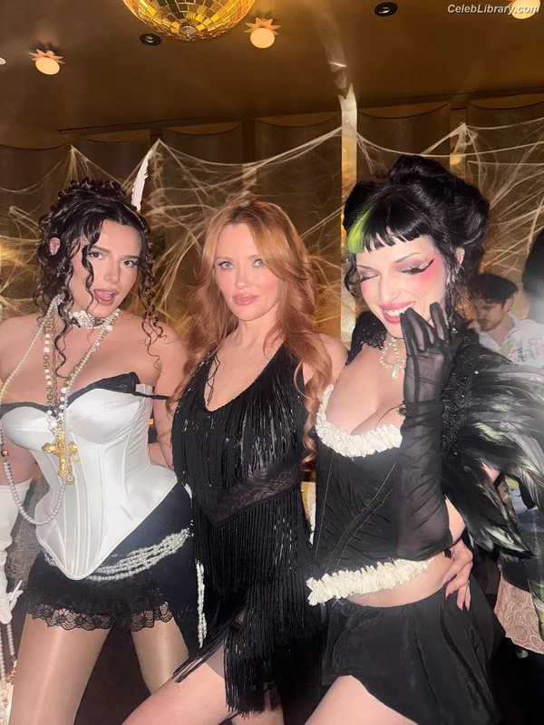 Dani Thorne photo 9 of 911