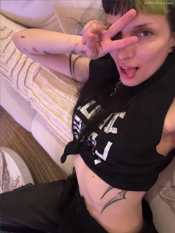 Dani Thorne photo 18 of 911
