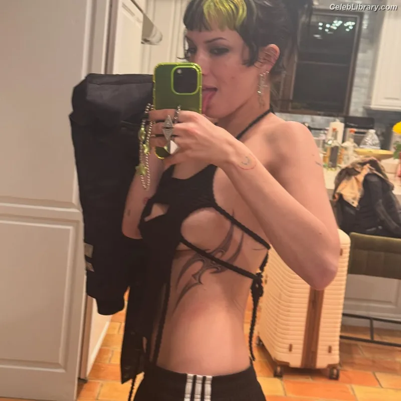 Dani Thorne photo 23 of 911