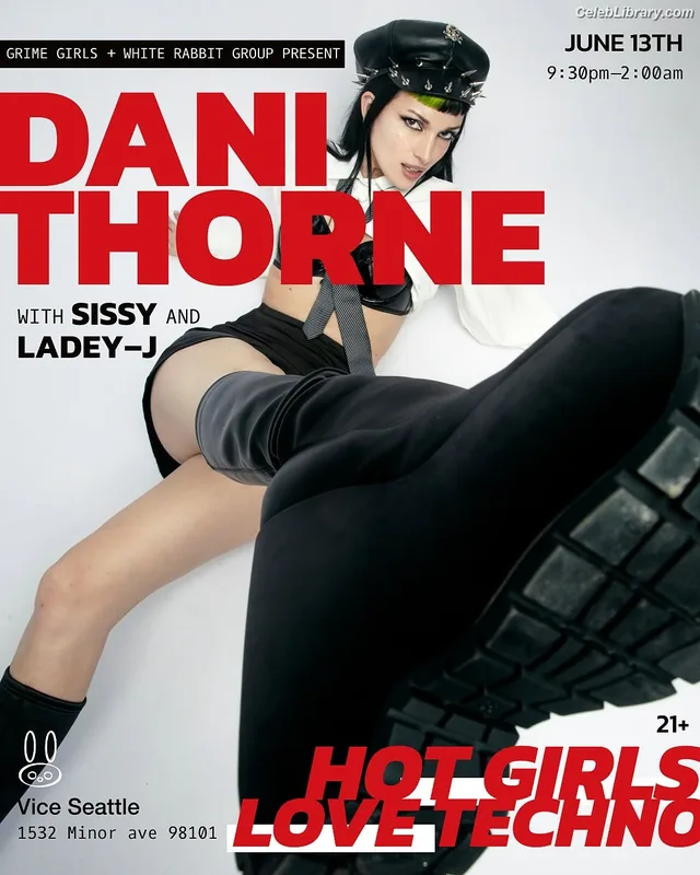 Dani Thorne photo 7 of 911