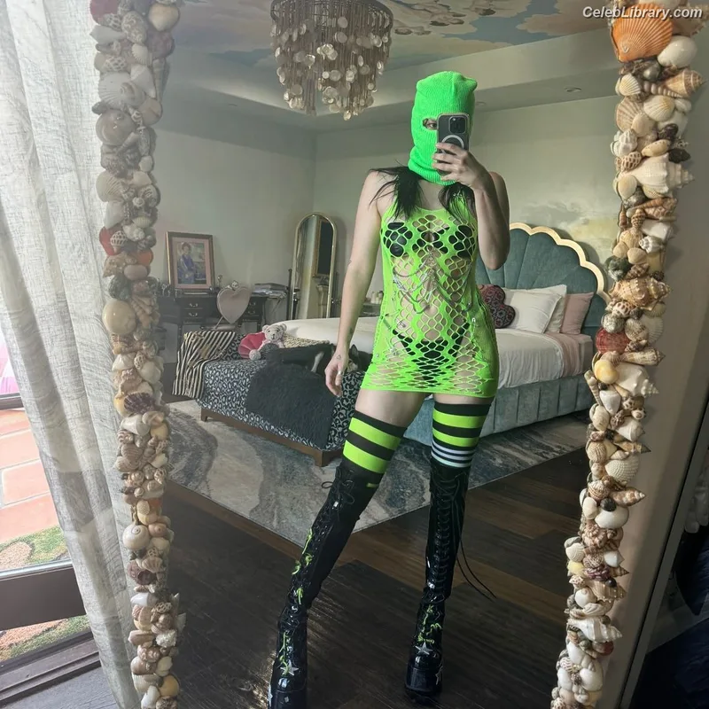 Dani Thorne photo 4 of 911