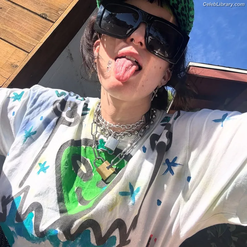 Dani Thorne photo 7 of 911